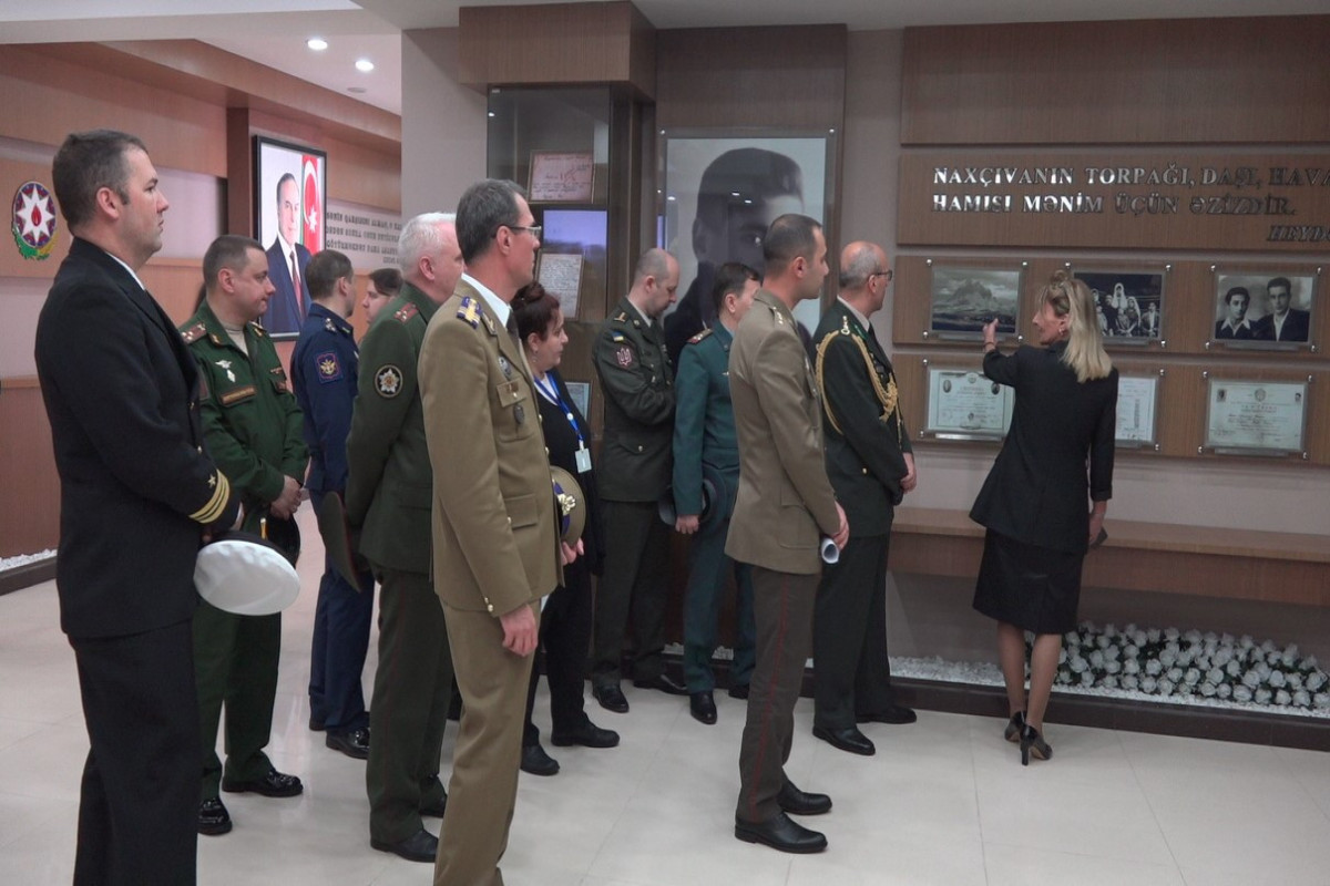 Военные атташе 14 стран посетили Академию МЧС Азербайджана-ФОТО 