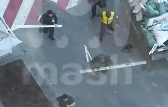 На стройке в Москве произошла массовая драка рабочих-ВИДЕО 