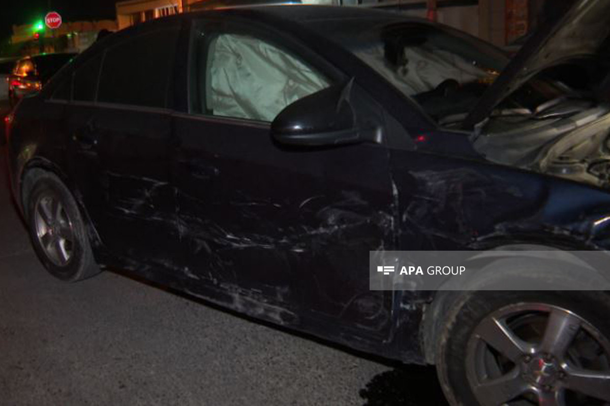 В Баку столкнулись два автомобиля, есть пострадавшие-ФОТО 