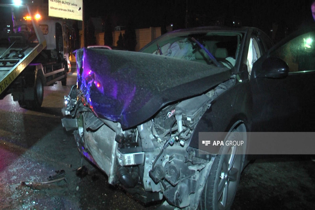 В Баку столкнулись два автомобиля, есть пострадавший-ФОТО 