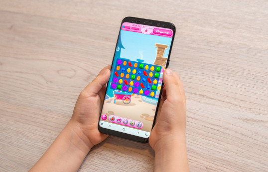 В США 48-летняя мать случайно вышла в полуфинал турнира по Candy Crush с призом в $250 тыс.