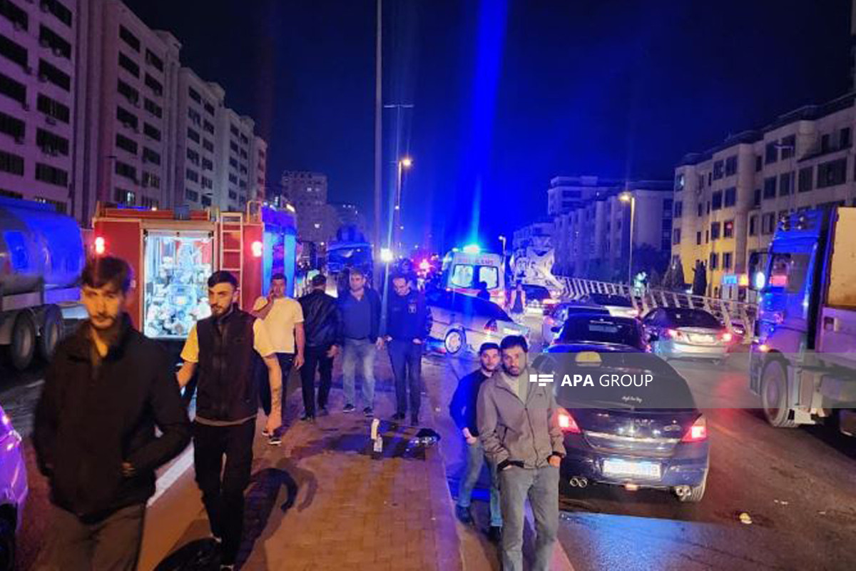 В Баку в результате цепной аварии сгорел автомобиль, есть пострадавшие-ФОТО 