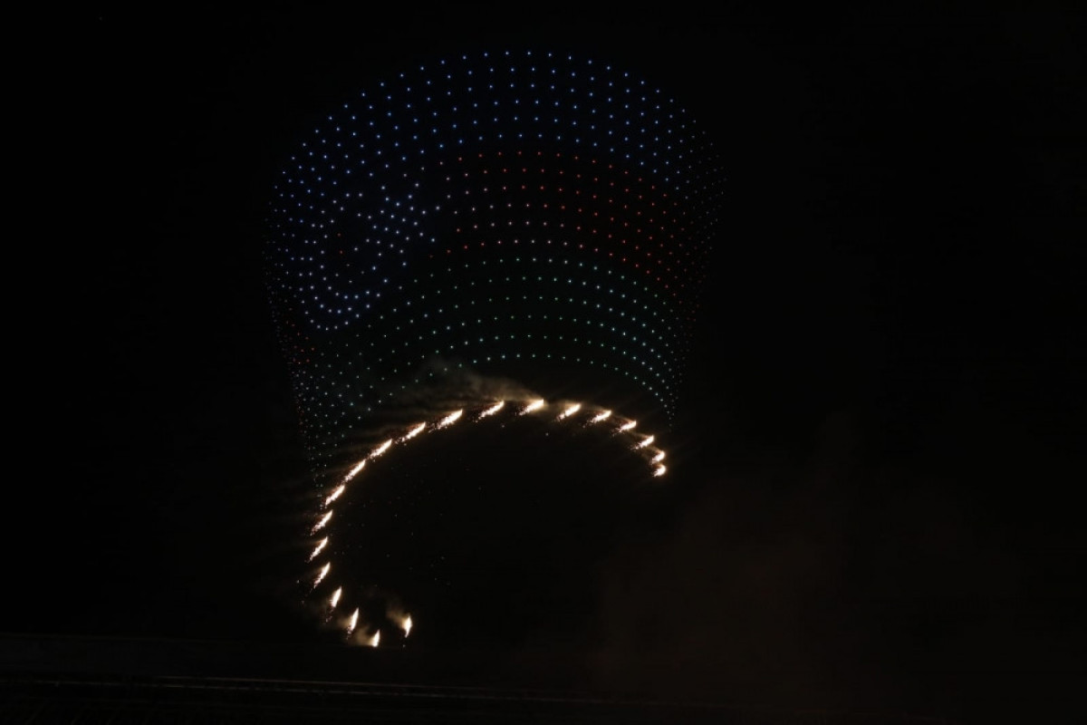 В Баку впервые представлено зрелищное шоу дронов-ФОТО 