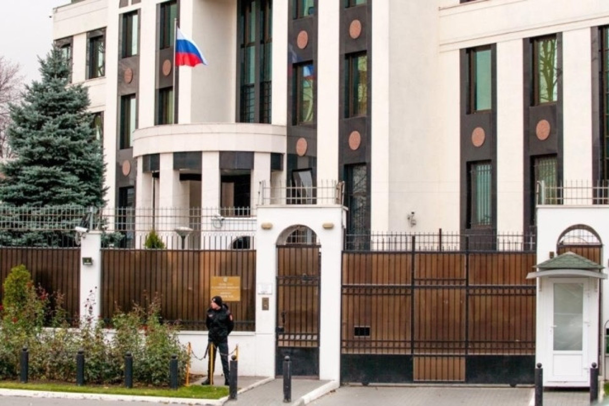 В здание российского посольства в Молдове врезалась машина