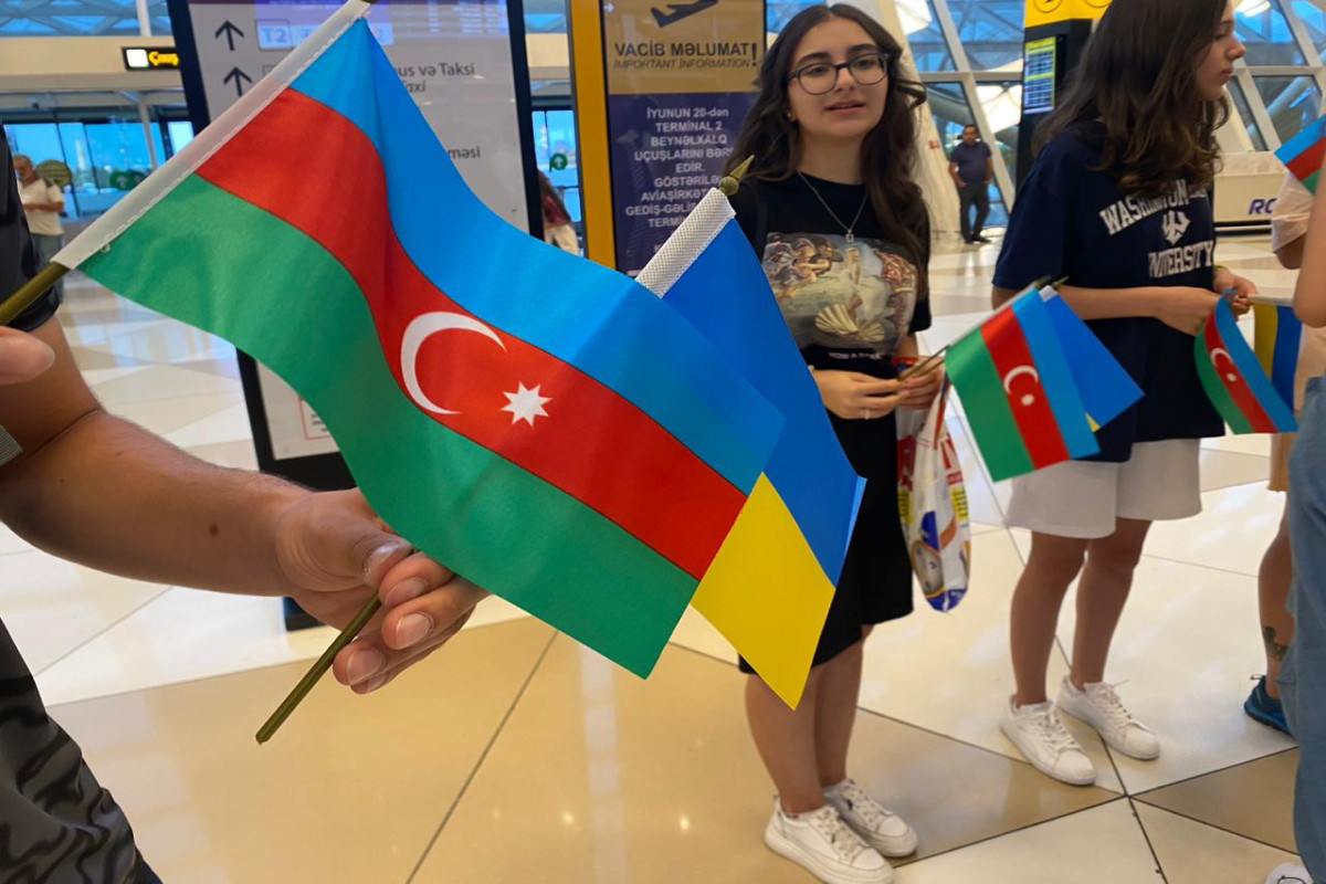 В Азербайджан доставлена очередная группа украинских детей