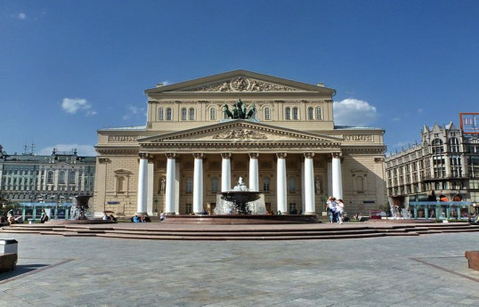 В Большом театре началась экстренная эвакуация людей из-за угрозы взрыва