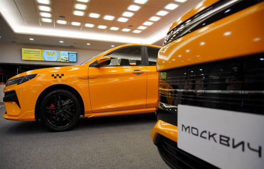 Российские такси переведут на отечественные автомобили вопреки протесту водителей