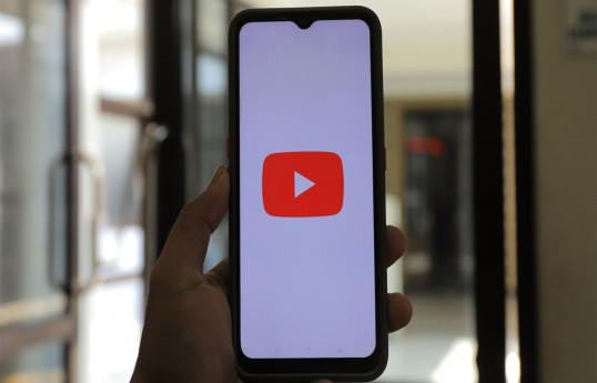 Россияне смогут смотреть на YouTube только котиков и кулинарию