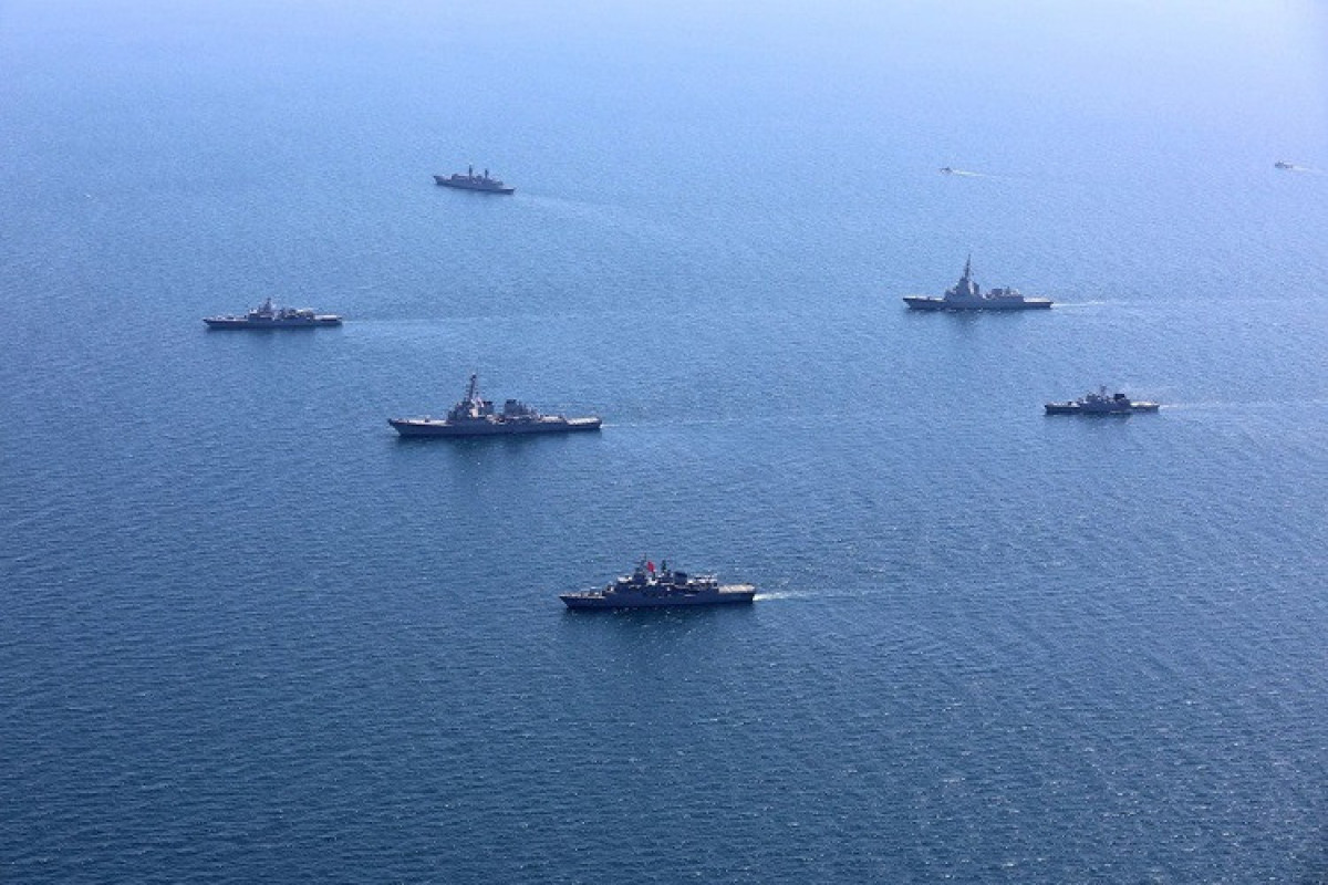 США проводят военные учения возле территориальных вод России