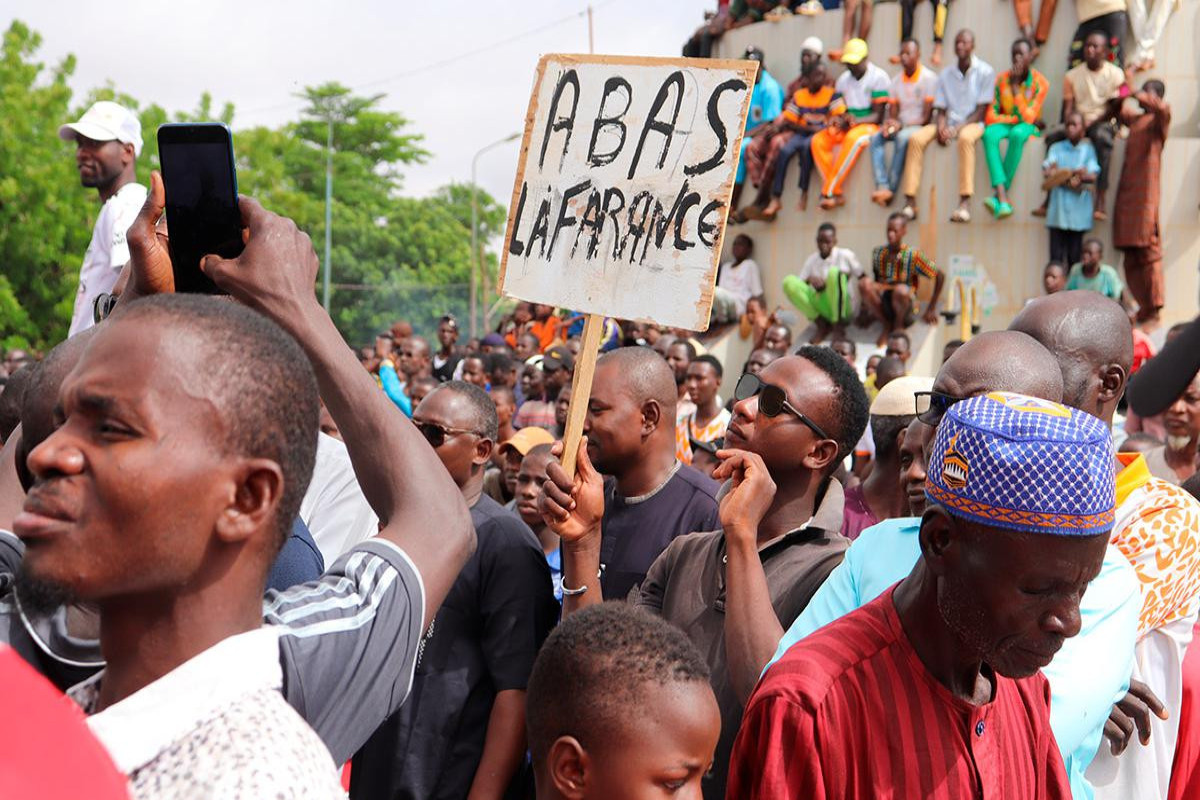 В Нигере призвали оставить посольство Франции без воды и электричества