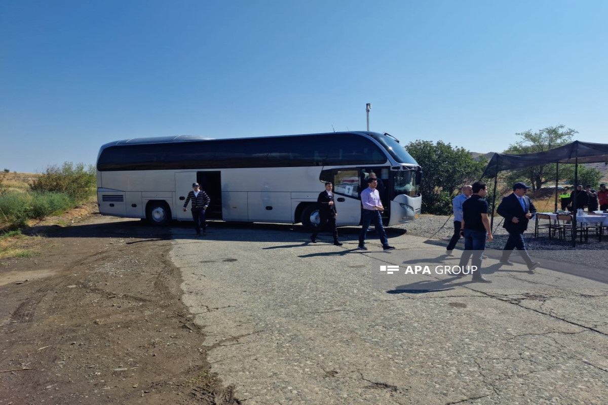 Зарубежные дипломаты ознакомились с пунктом нахождения продовольственных  грузов АОКП на дороге Агдам-Ханкенди-ВИДЕО-ОБНОВЛЕНО