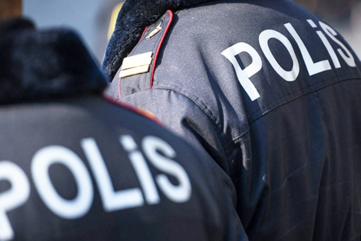В Азербайджане отстранили полицейского за избиение подростка