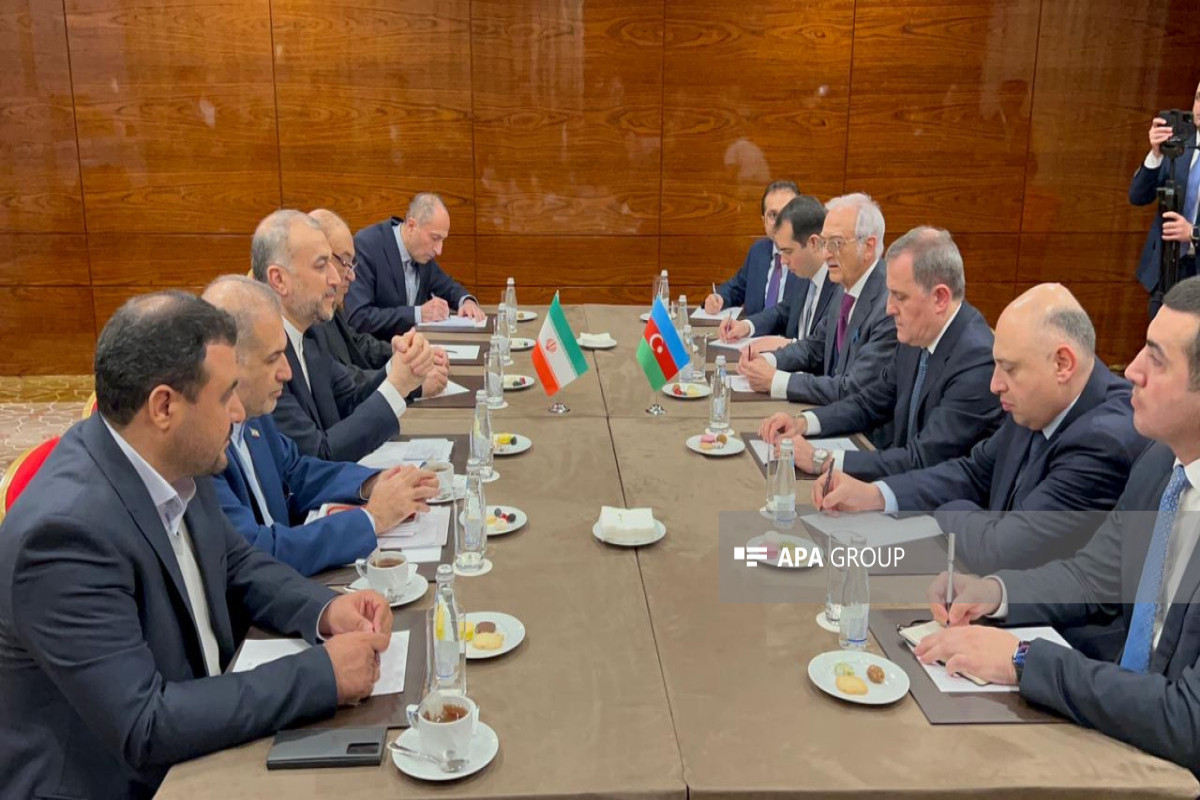 Главы МИД Азербайджана и Ирана обсудили двусторонние отношения в Москве