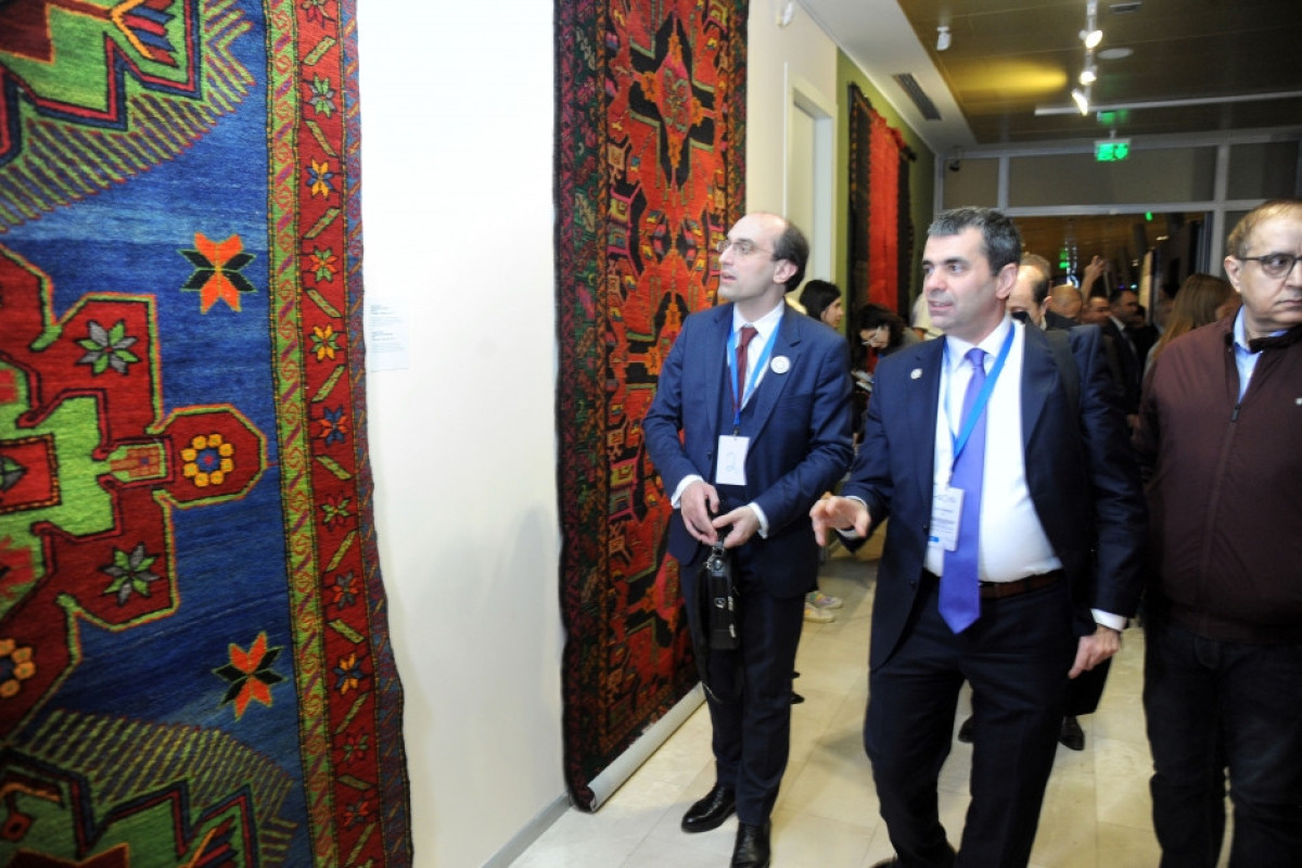 В Баку открылась выставка ковров Западного Азербайджана-ФОТО 
