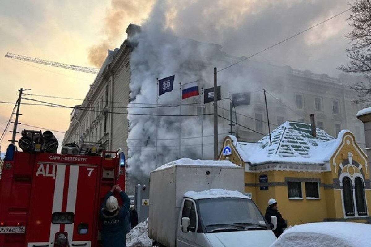 В Санкт-Петербурге горят 4 этажа консерватории им. Римского-Корсакова