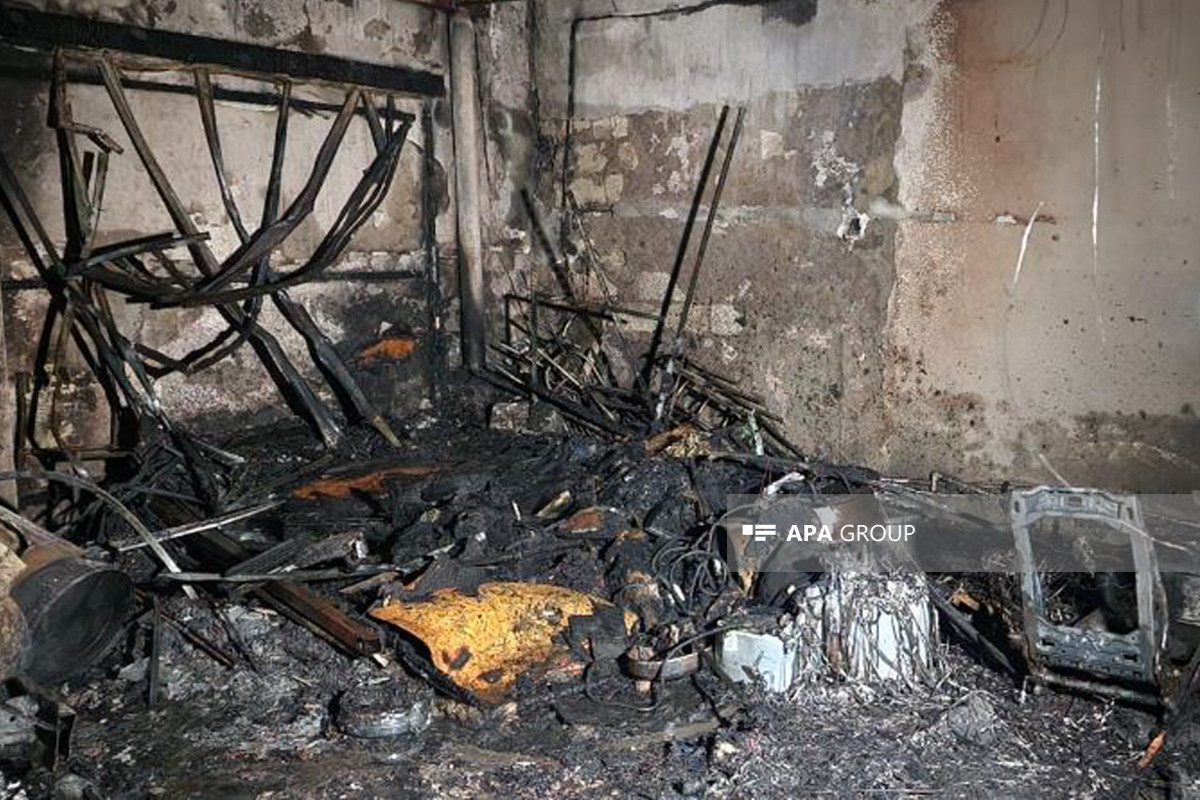 На автомойке в Баку сгорело 3 автомобиля-ФОТО 