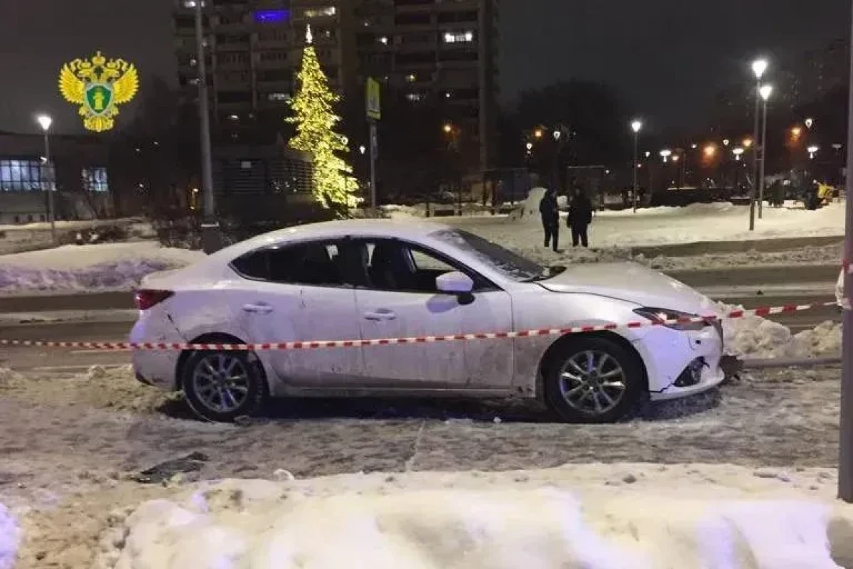 Бандиты устроили вооружённое ограбление в Москве средь бела дня и попали на видео-ВИДЕО 