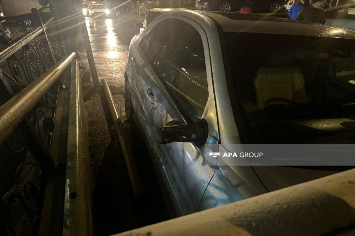 В Баку четыре автомобиля попали в ДТП, повреждена газовая труба-ФОТО 