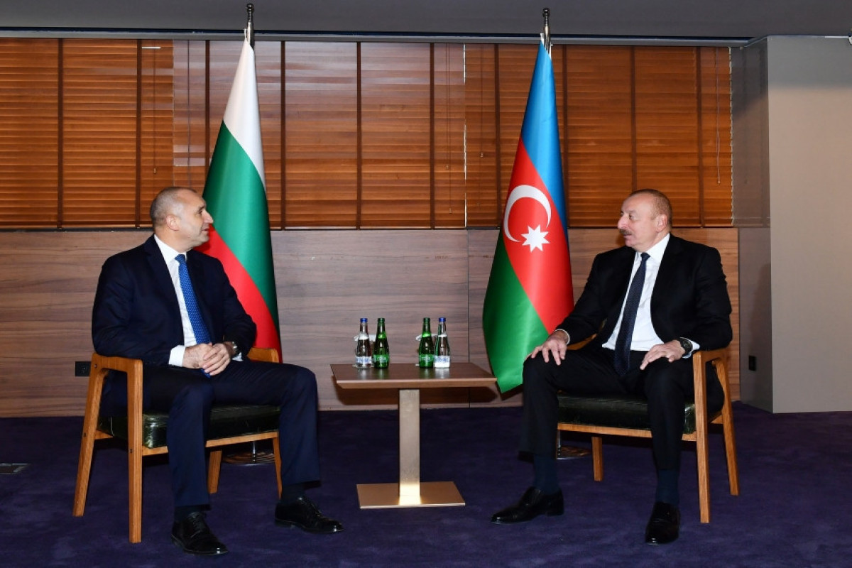 Президент Азербайджана Ильхам Алиев провел встречу один на один с президентом Болгарии Руменом Радевым