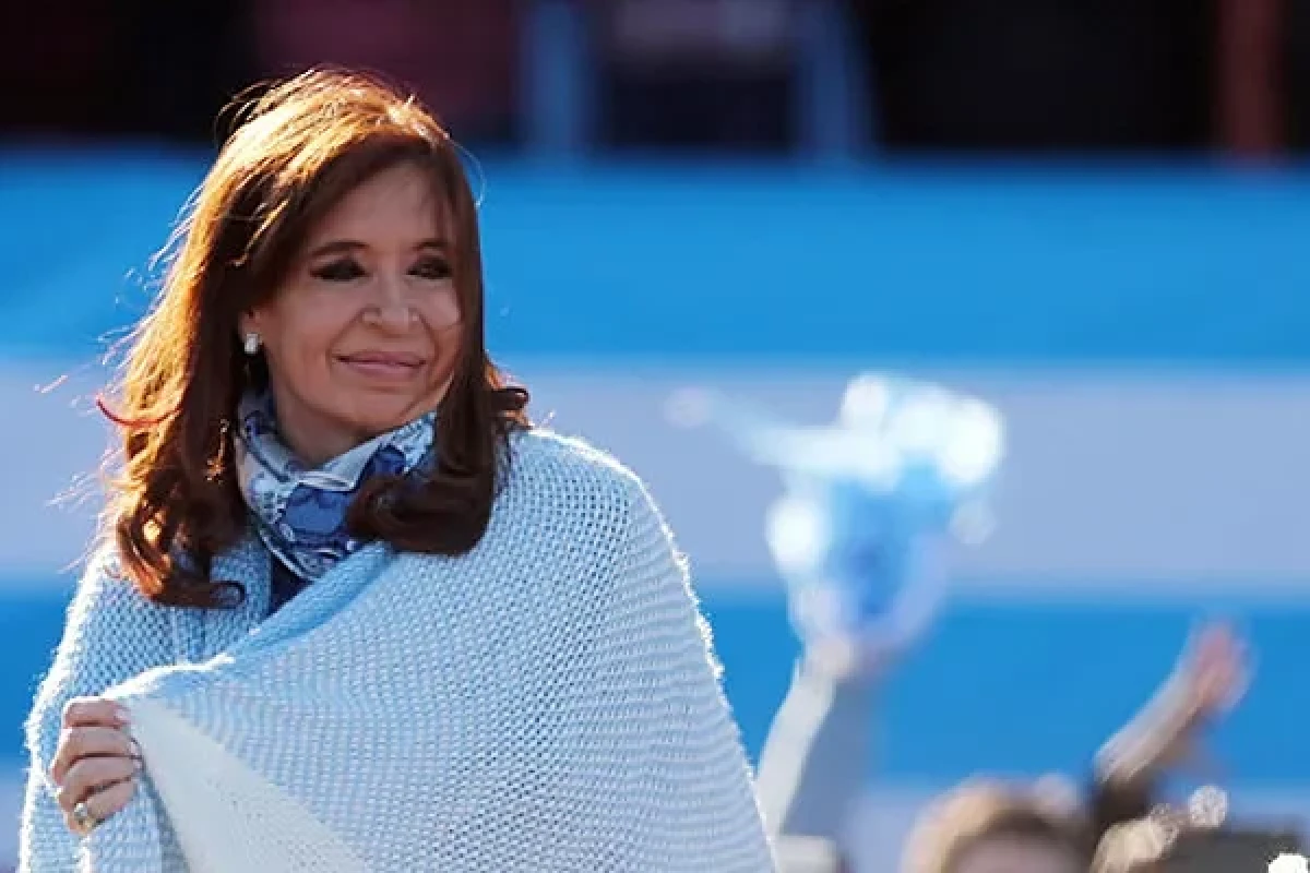 Покидающая пост вице-президент Аргентины показала противникам средний палец-ВИДЕО 