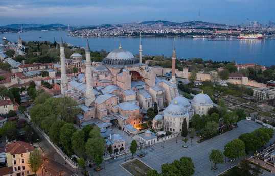 В Стамбуле посещение храма Святой Софии для иностранцев и молящихся станет раздельным