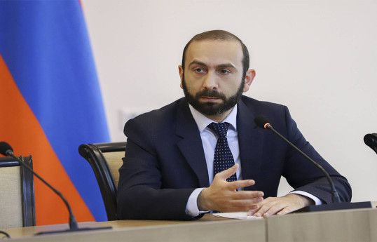 Мирзоян: Армения и Азербайджан обсуждают отвод войск от границы 