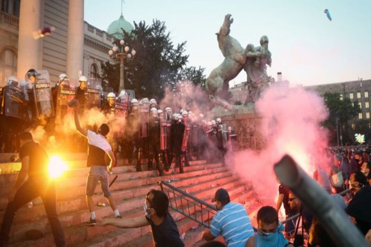 «Цветная революция» в Белграде провалилась. Что дальше? 
