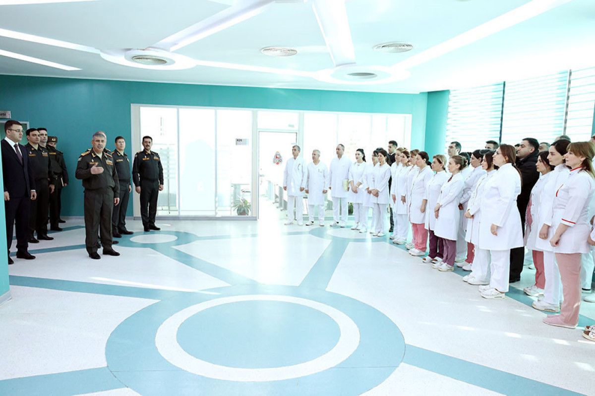 Руководство МО Азербайджана поздравило сотрудников Главного клинического госпиталя-ФОТО 