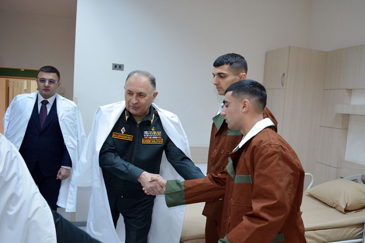 Руководство МО Азербайджана поздравило сотрудников Главного клинического госпиталя-ФОТО 