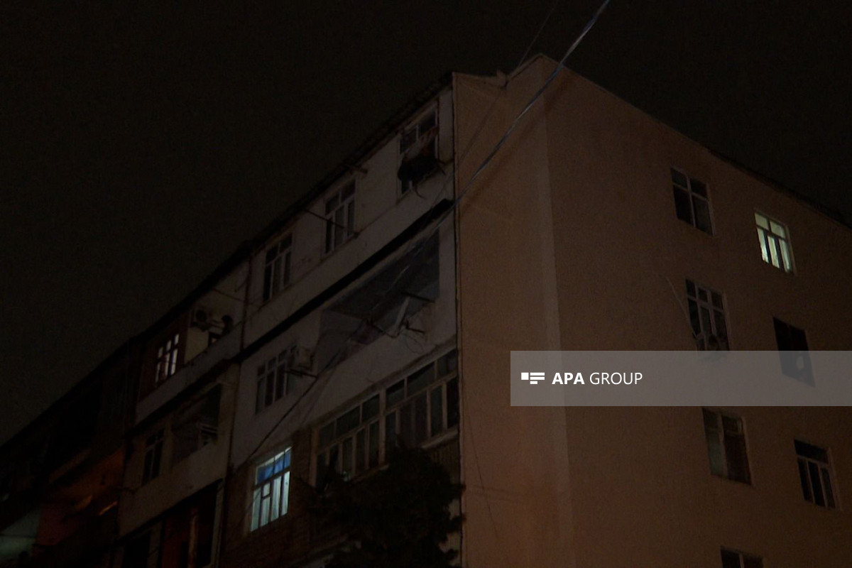 В Баку женщина и мужчина пытались выброситься с крыши-ФОТО 