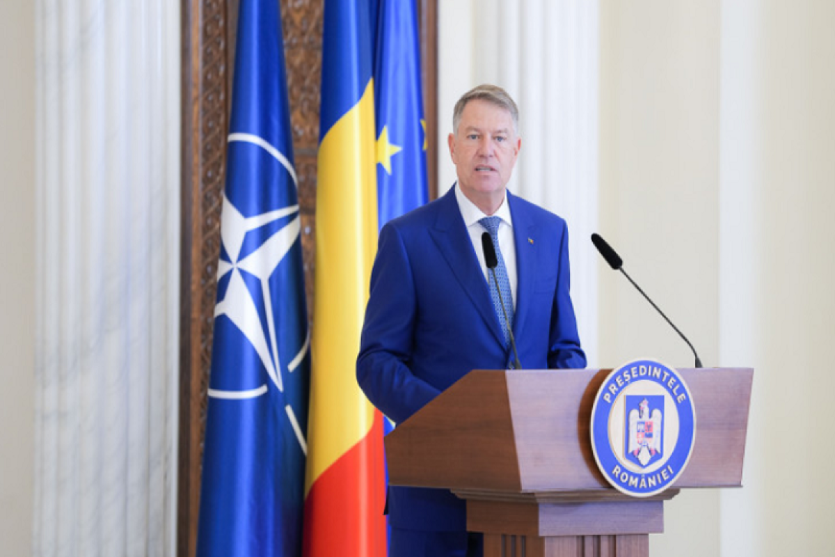 Президент Румынии совершит визит в Баку