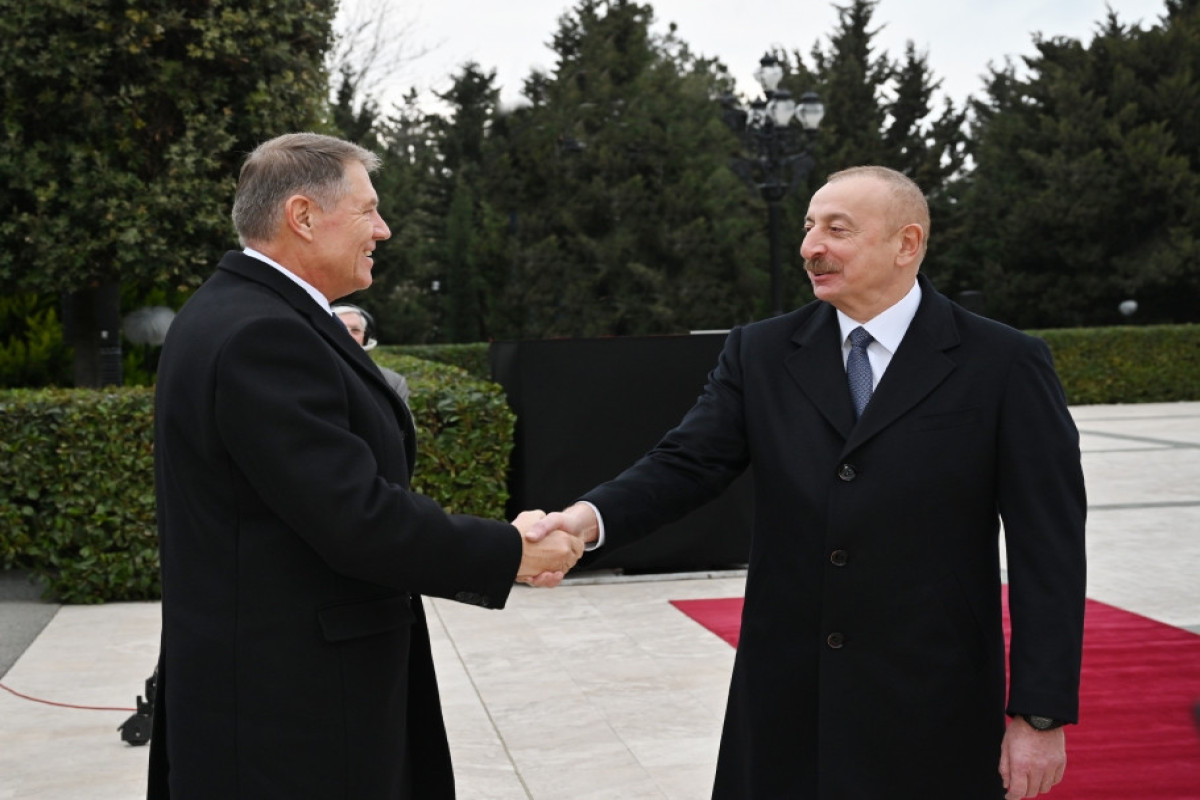 В Баку состоялась церемония официальной встречи президента Румынии Клауса Йоханниса -ФОТО 