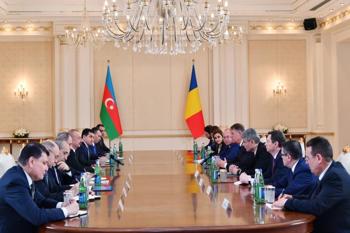 Состоялась встреча президентов Азербайджана и Румынии в расширенном составе -ФОТО 