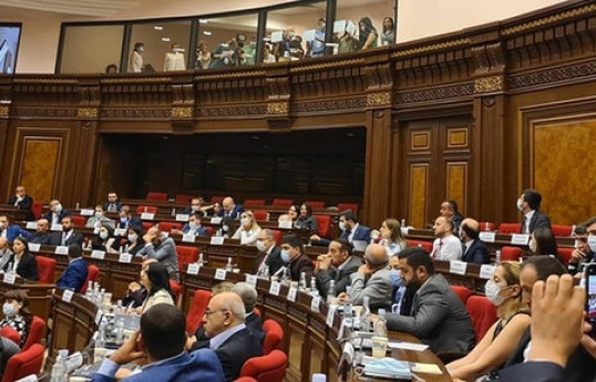 Партия Пашиняна бойкотировала парламентские слушания по ситуации на Лачинской дороге 