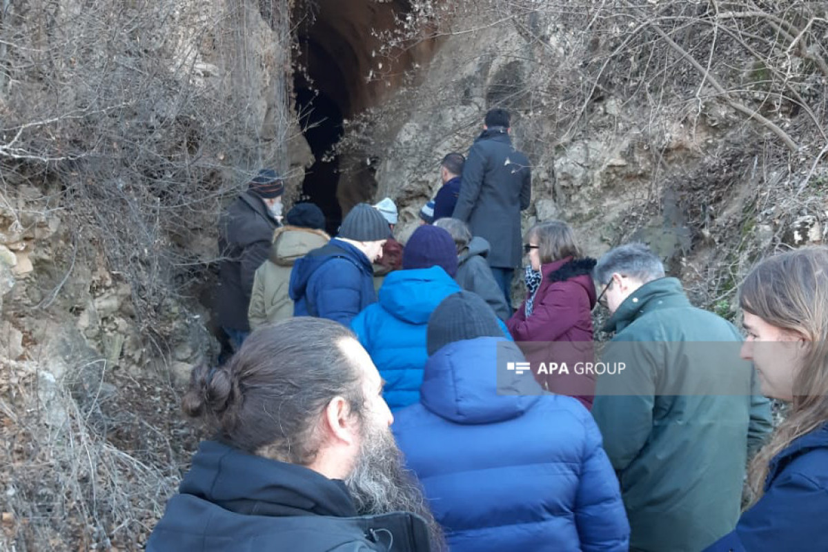 Международные путешественники посетили Азыхскую пещеру в освобожденных территориях Азербайджана