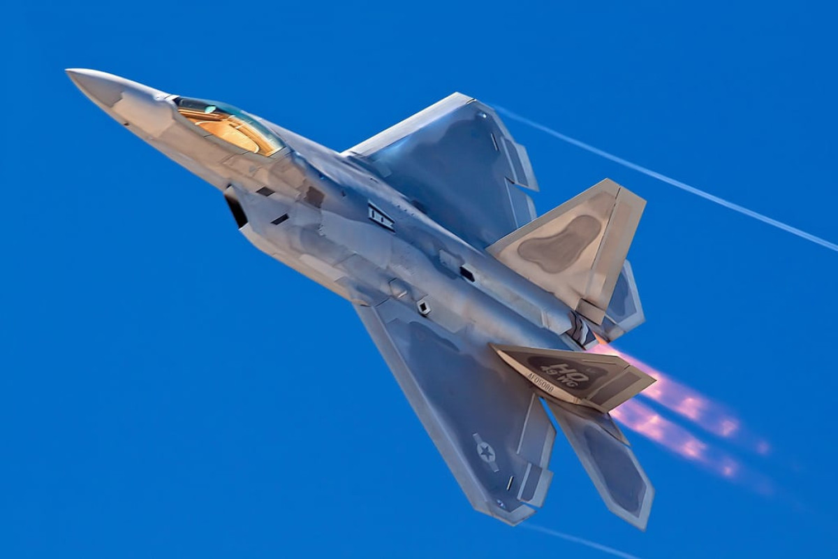 США впервые использовали F-22 против воздушной цели при ударе по аэростату КНР