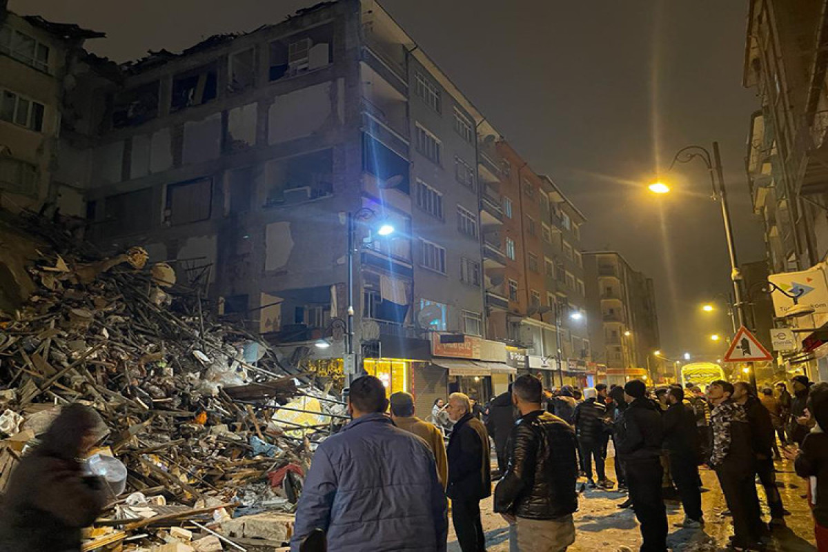 Момент обрушения жилой многоэтажки в турецком Диярбакыре-ВИДЕО 