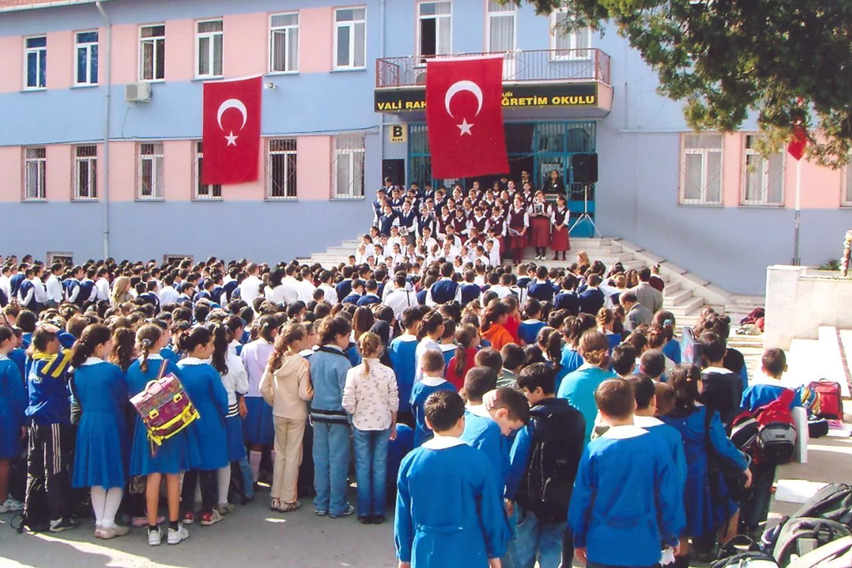 В школах Турции объявлены каникулы до 13 февраля