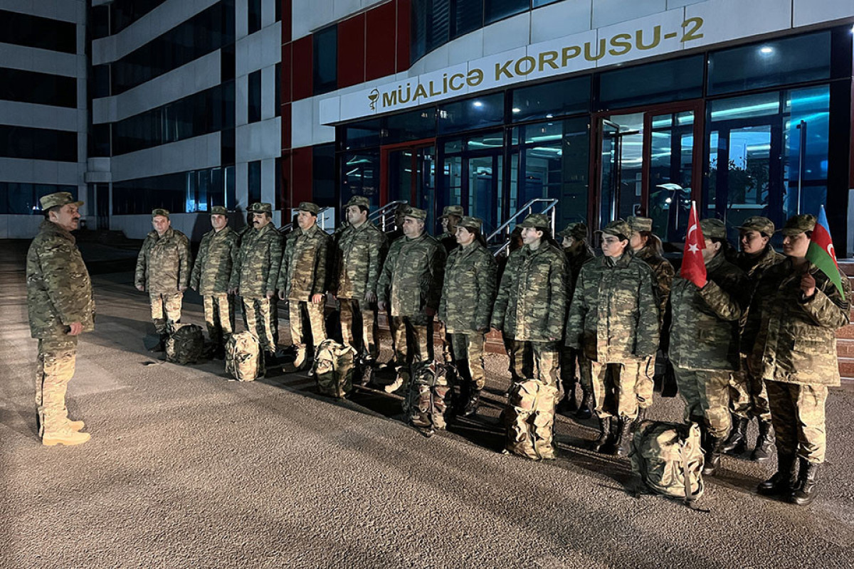 Азербайджанские военные медики вылетели в Турцию -ФОТО 