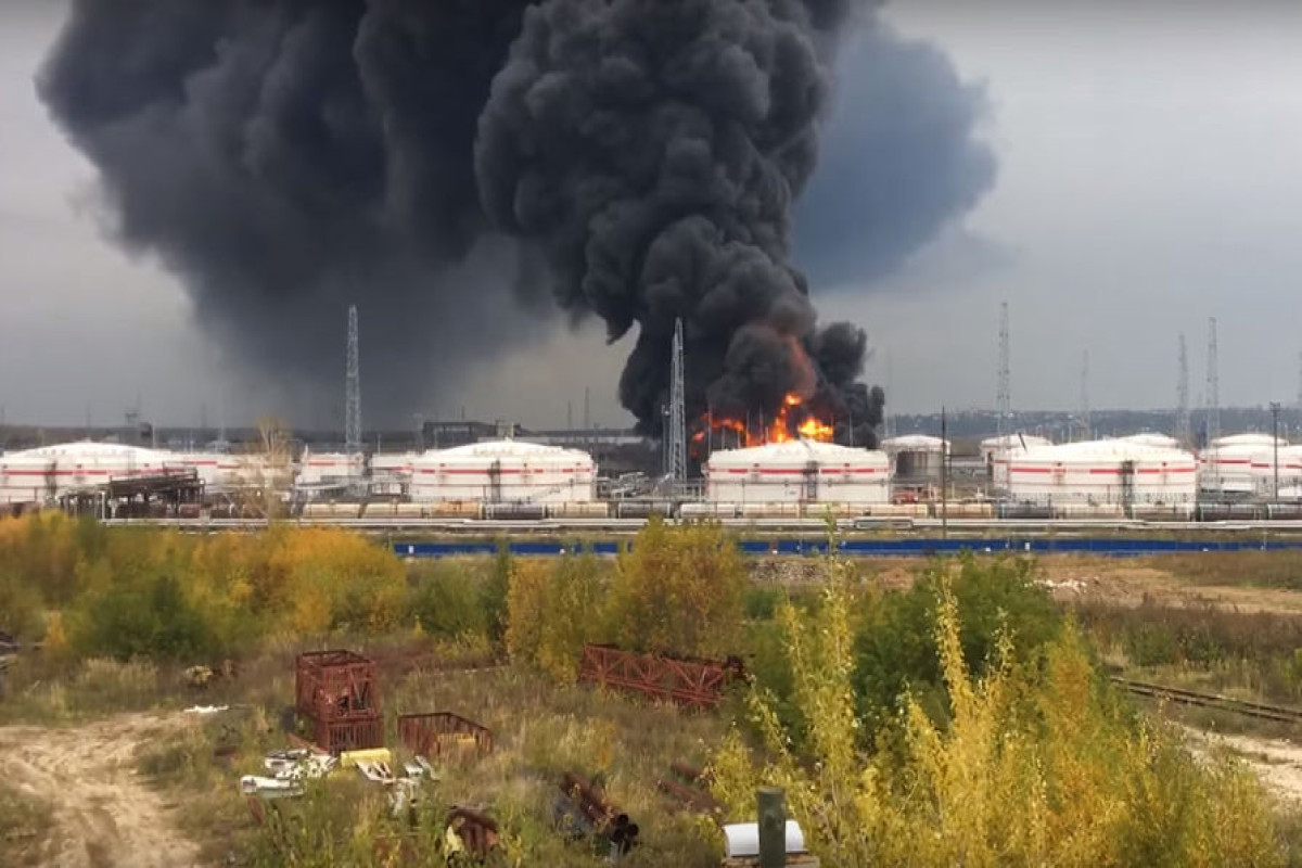В России на НПЗ "Лукойл" произошел пожар-ВИДЕО 