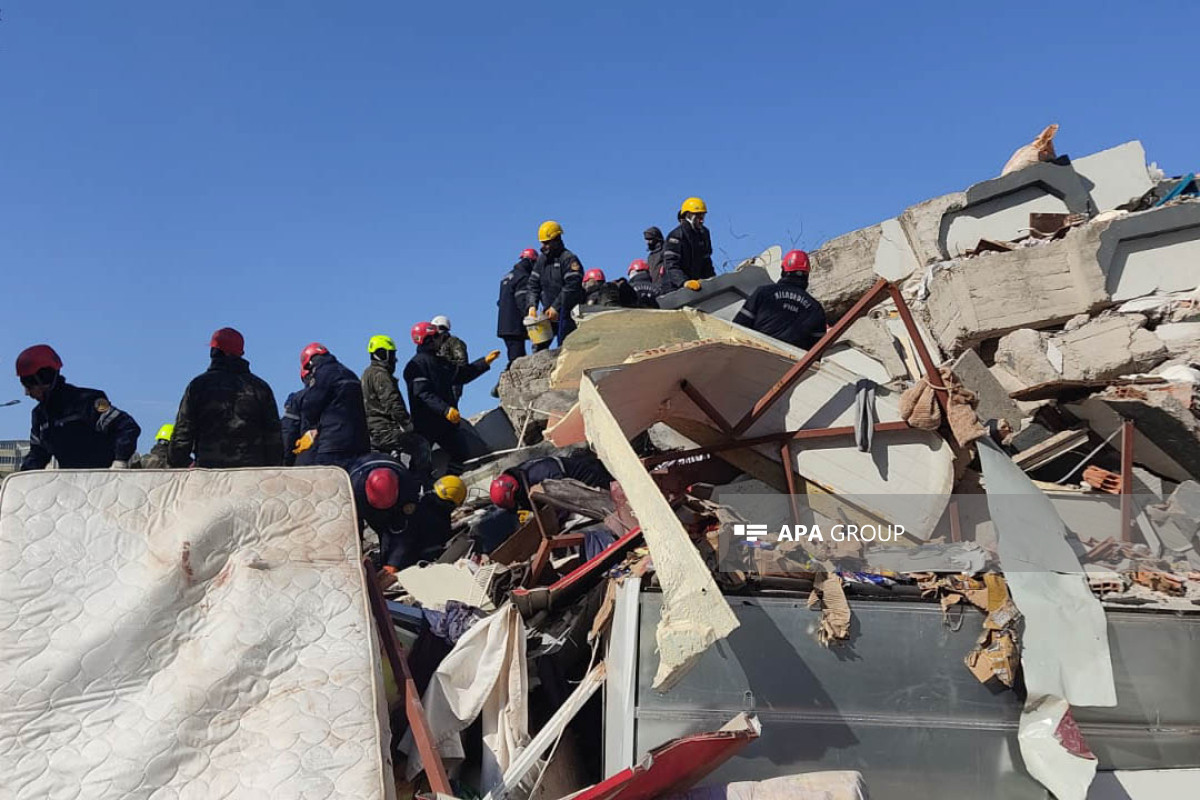 В ликвидации последствий землетрясения в Турции участвуют 725 сотрудников МЧС Азербайджана