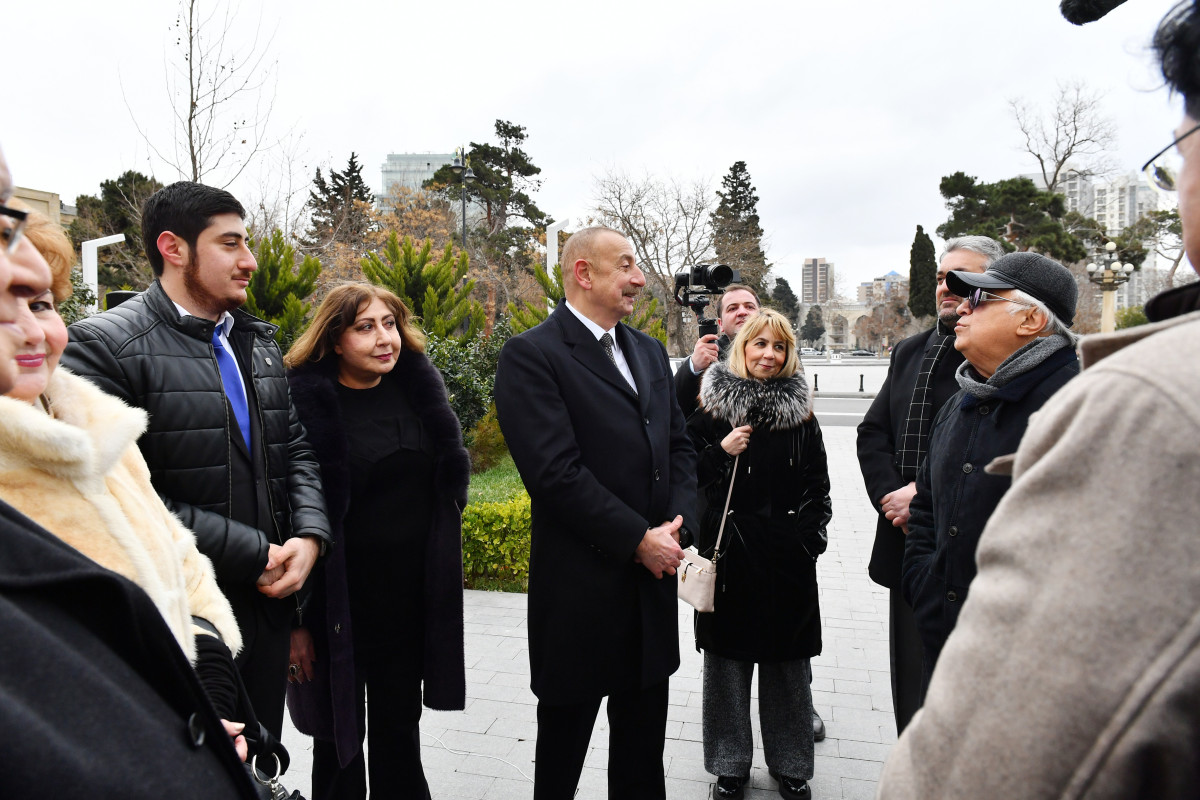 Ильхам Алиев принял участие в открытии памятника Тофигу Гулиеву в Баку-ФОТО 