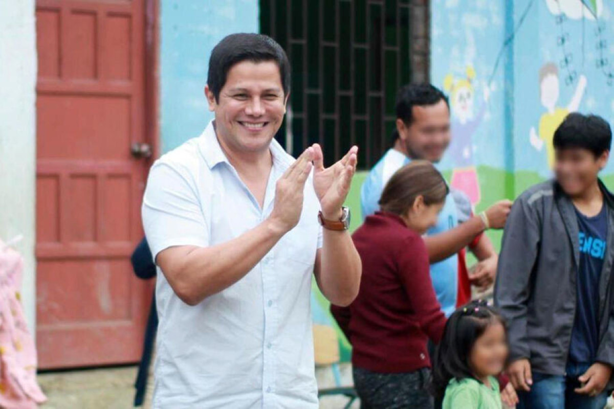 В Эквадоре на выборах мэра города победил кандидат, убитый накануне дня голосования