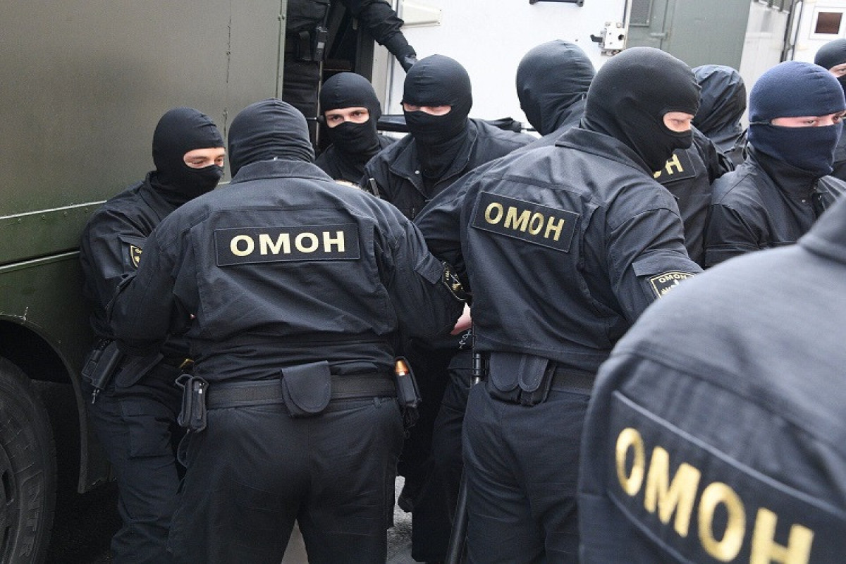 В Минске ОМОН приостановил работу сети магазинов с дешевым товаром