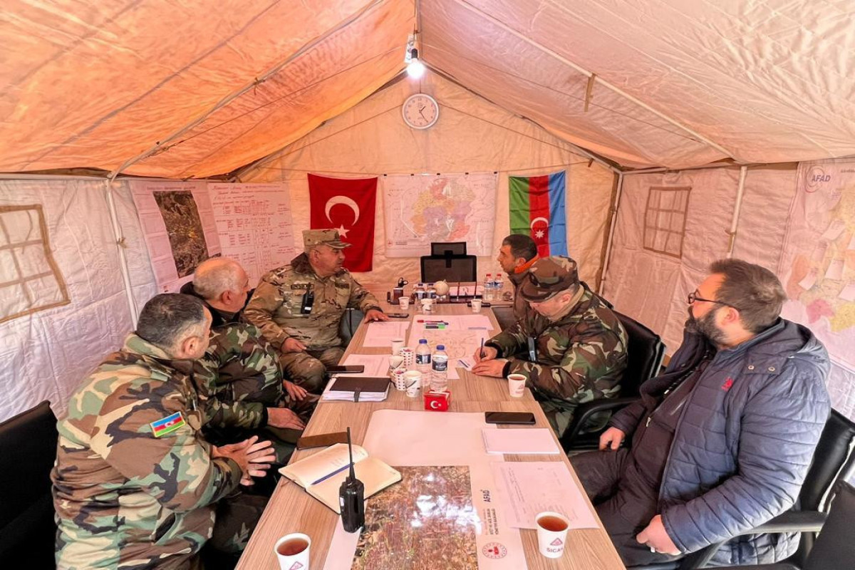 В штабе МЧС Азербайджана в зоне землетрясения состоялось совещание с турецкими коллегами-ФОТО 