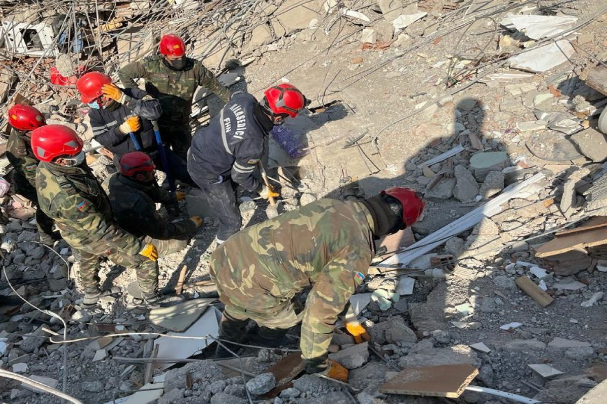 Спасатели МЧС Азербайджана из под обломков в Турции извлекли живыми 51 человек    -ВИДЕО 