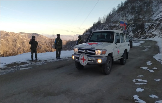 По дороге Лачин-Ханкенди проехали шесть автомобилей МККК