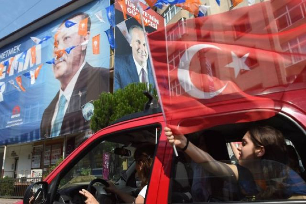 СМИ: В Турции наряду с президентскими могут быть перенесены и парламентские выборы