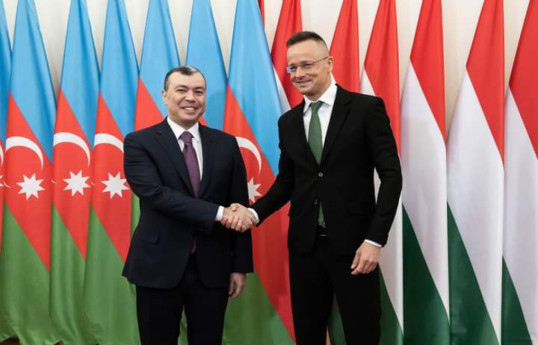 Сахиль Бабаев, Петер Сийярто