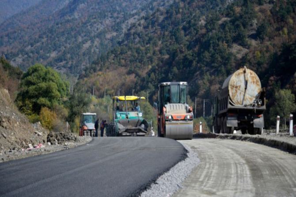 Азербайджан построил дорогу на территории Армении